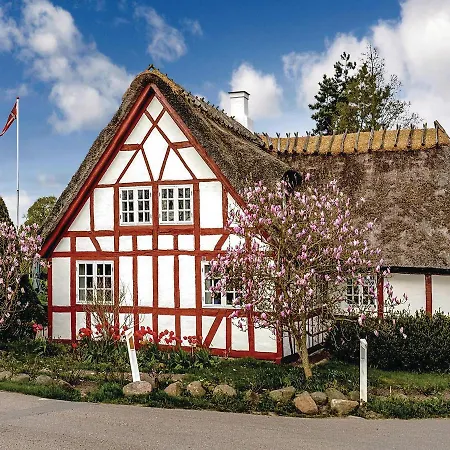 Feriehus Three-bedroom Holiday In Ejby *
